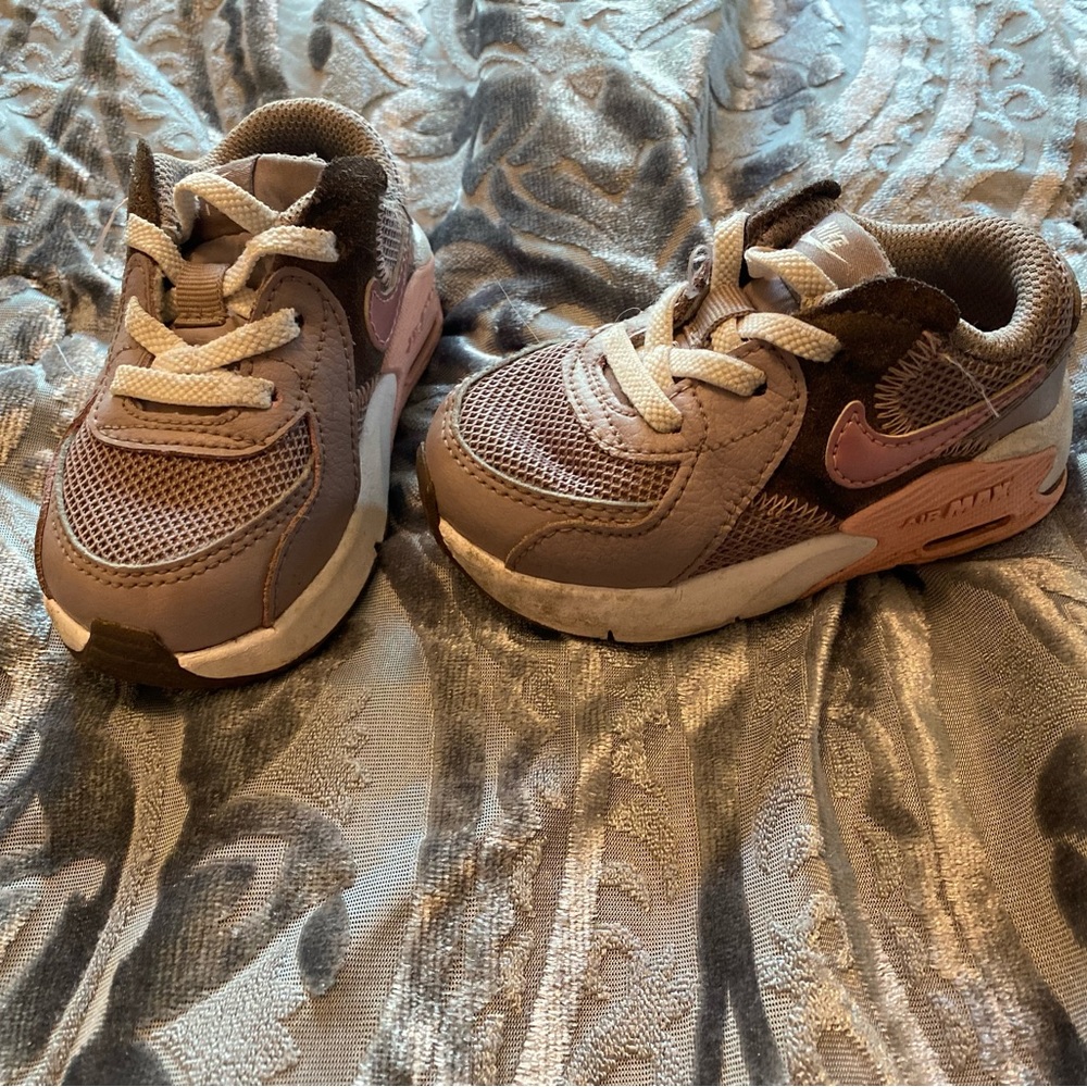 Nike Girl Shoes 5c